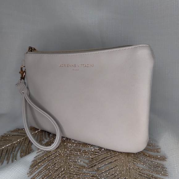 Adrian Vitadini wristlet - Picture 3 of 5